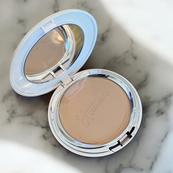 It Cosmetics NEW Celebration Foundation Illumination Powder Medium Tan Shade - Picture 6 of 7